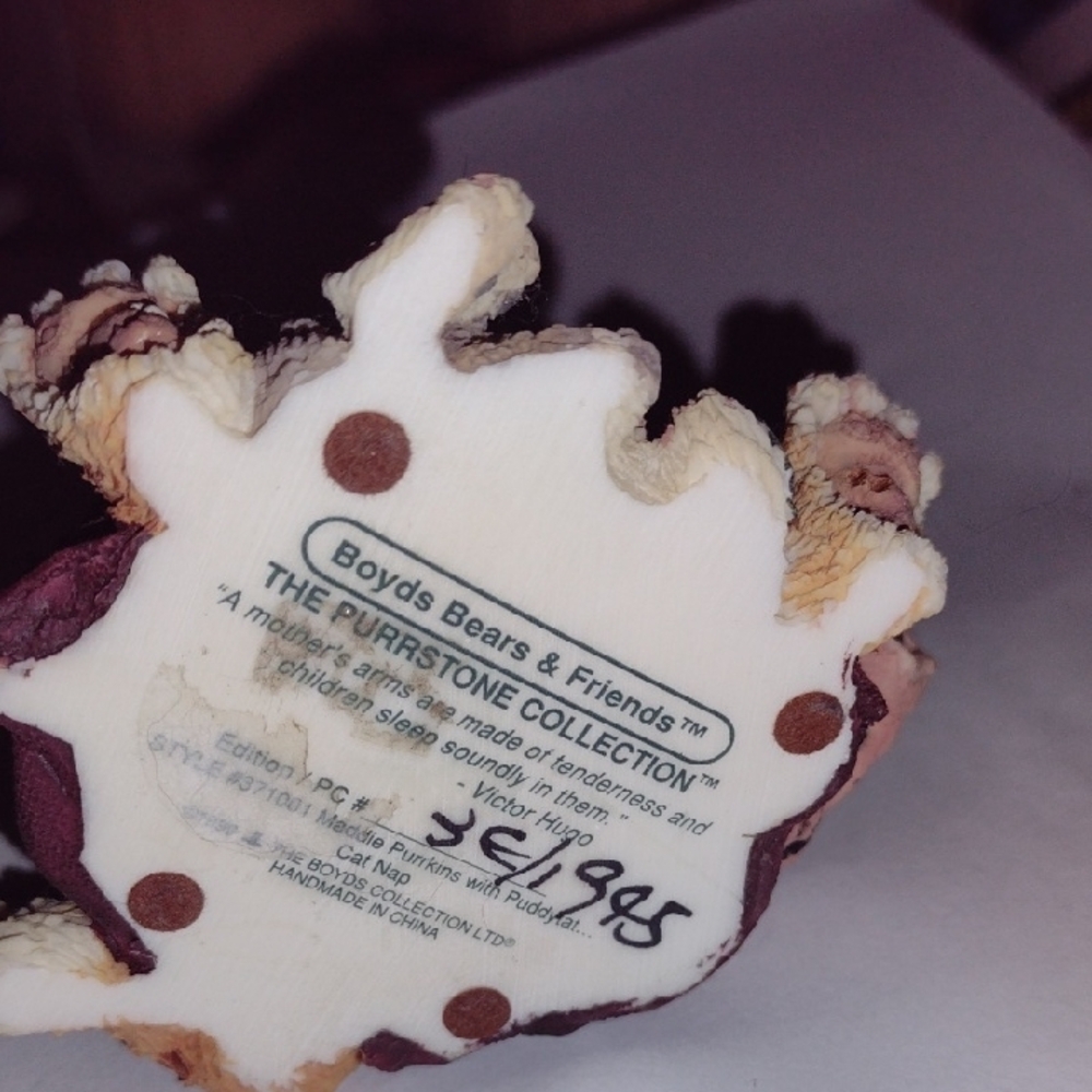 Adorable Cat Figurine with Bow - Picture 3 of 3